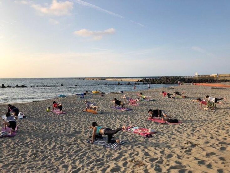 自然の中でスッキリ！海ヨガ【ナチュラルヨガ】