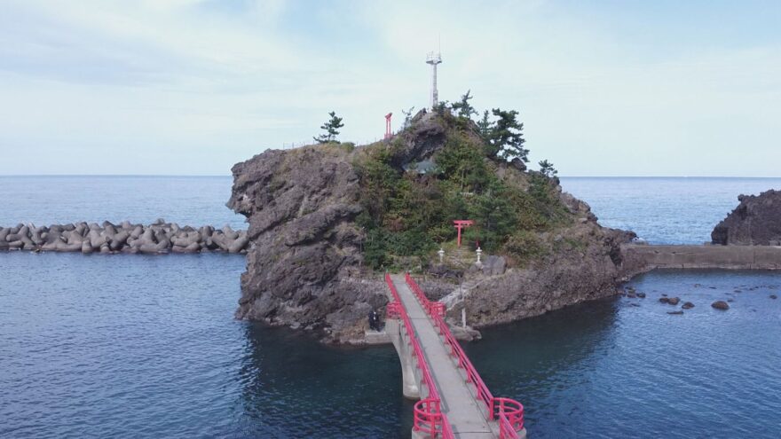 地域と守る能生港灯台